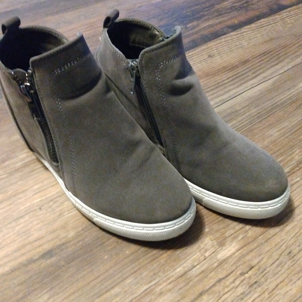 ๐๐๐ Outwoods size 8 Dark gray high top, zip up, tennis/casual shoes GUC - Picture 1 of 8